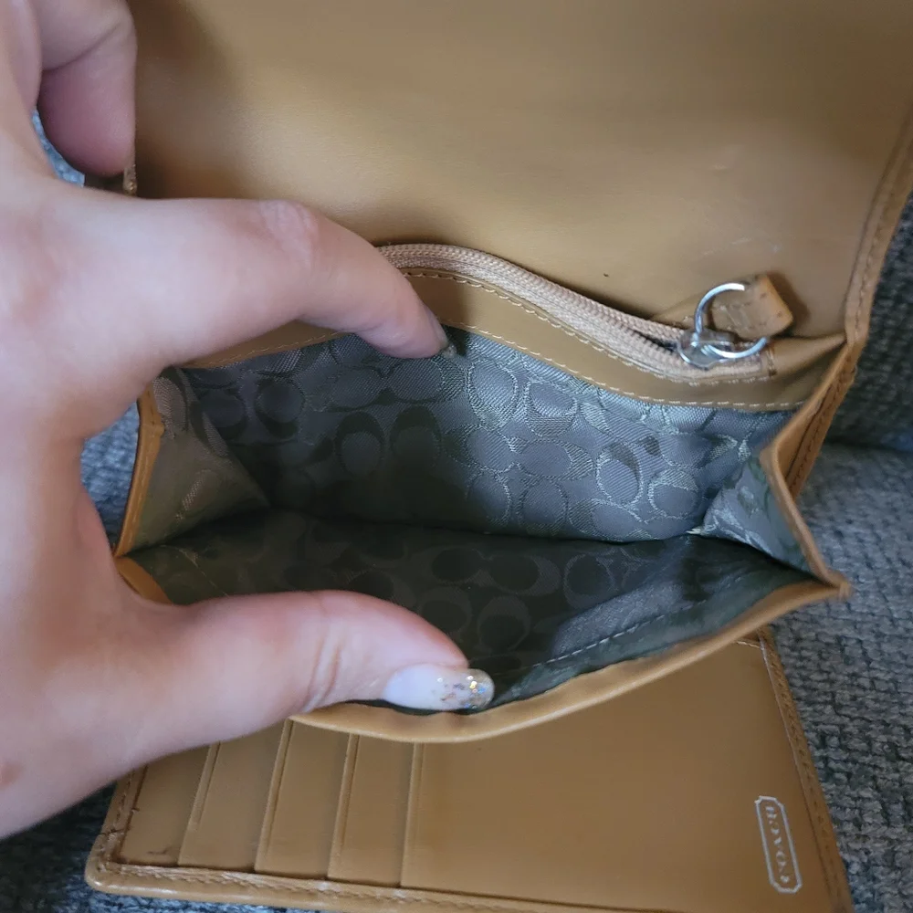 Coach Tan Leather Wallet with Gold-Tone Logo - Picture 13 of 16